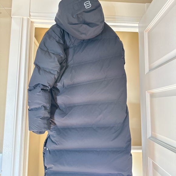 Aritzia The Super Puff₂O™ Long Rainstop™ waterproof goose down puff - Picture 10 of 10